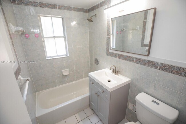 Building Photo - 3415 Franklin Ave