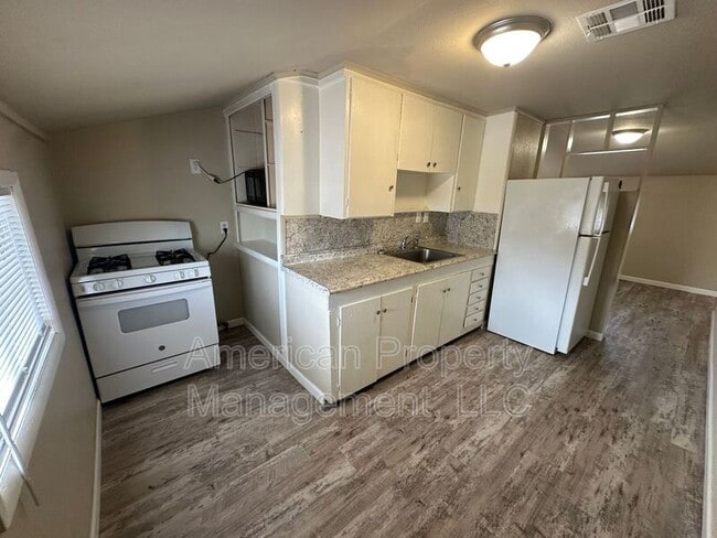 Building Photo - 3605 1/2 E 16th St-