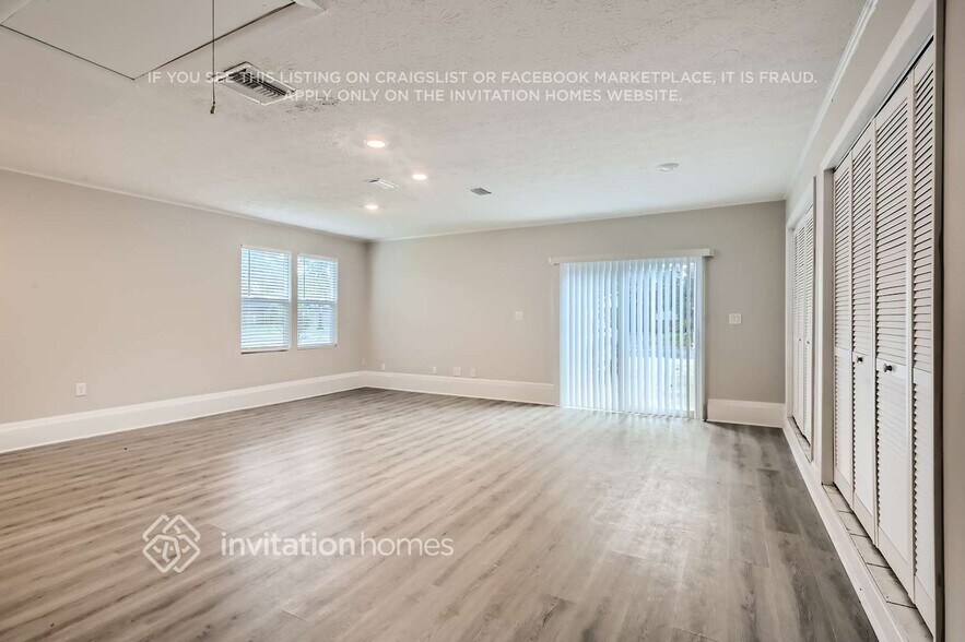 Building Photo - 11093 Mandarin Station Dr E