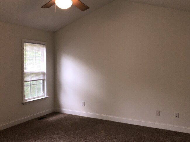 Building Photo - 3522 Riverside Dr