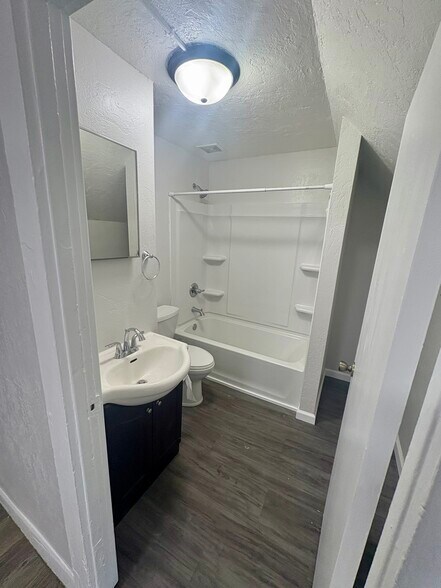 Building Photo - 700 W Lincoln Ave