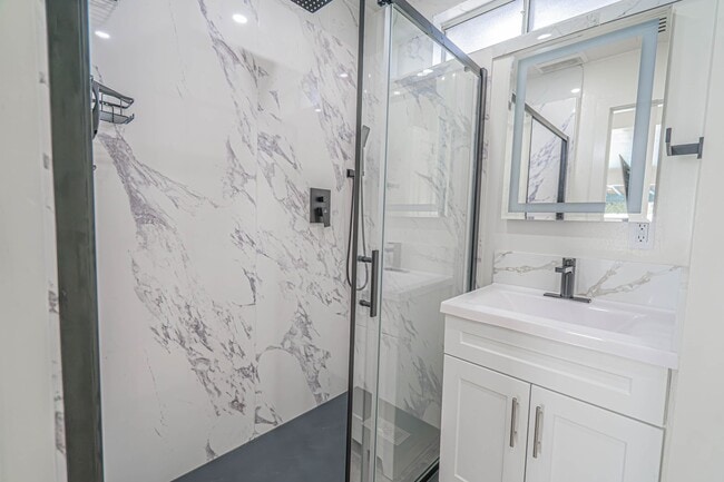 Building Photo - Single-Story 3-Bedroom Pool Home with RV P...
