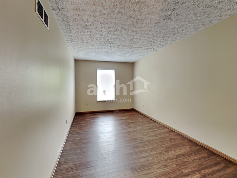 Building Photo - 2545 Willowgate Rd