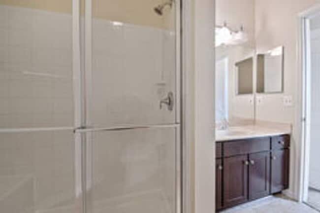 Building Photo - Spacious and Modern 2BR/2BA Condo in Norbeck Crossing