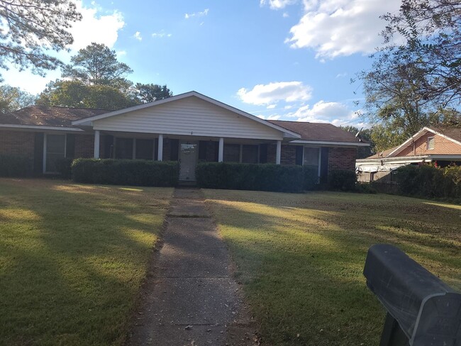 Primary Photo - Spacious 4bd/2ba home!