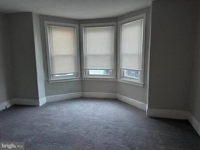Building Photo - 1332 S Lindenwood St