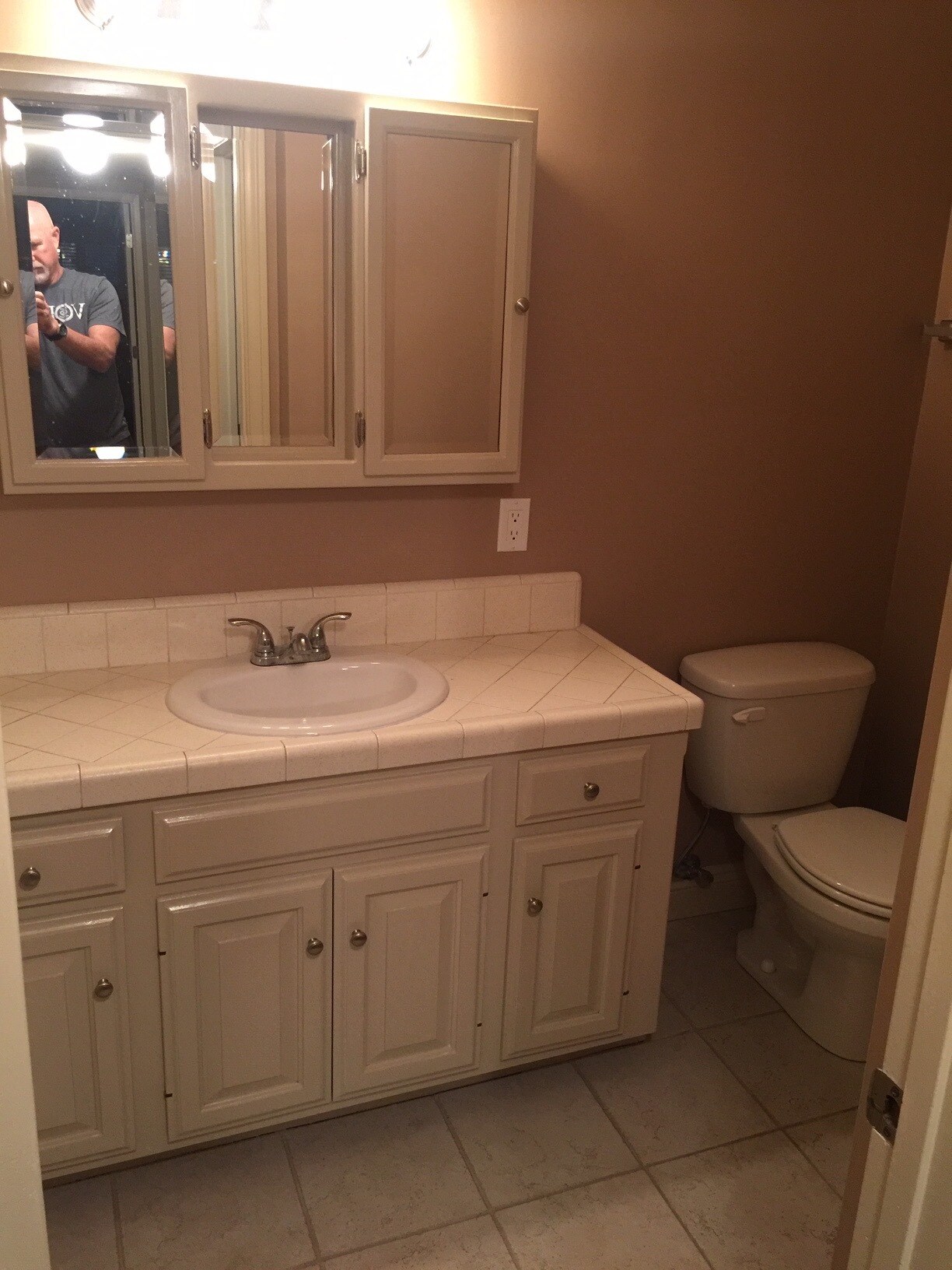 Building Photo - 2000 Karen St