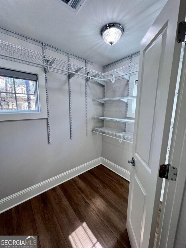 Building Photo - 1040 Creekside