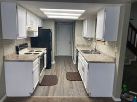 Building Photo - 1384 Sanzon Dr