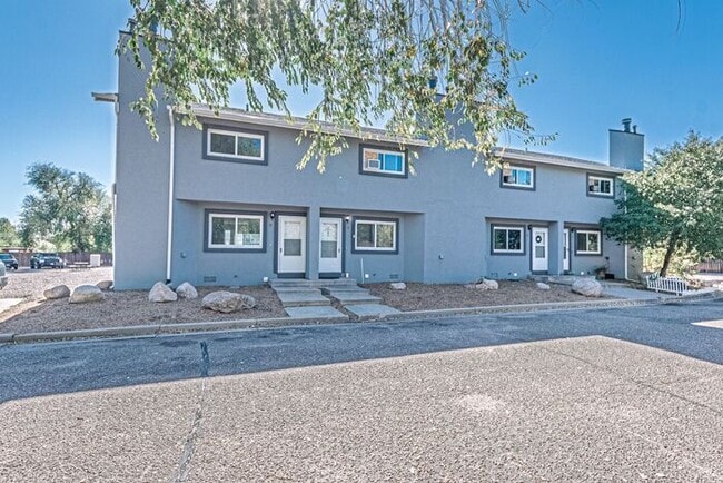 Building Photo - 3 Bed 2 Bath Townhouse, newly renovated! -...