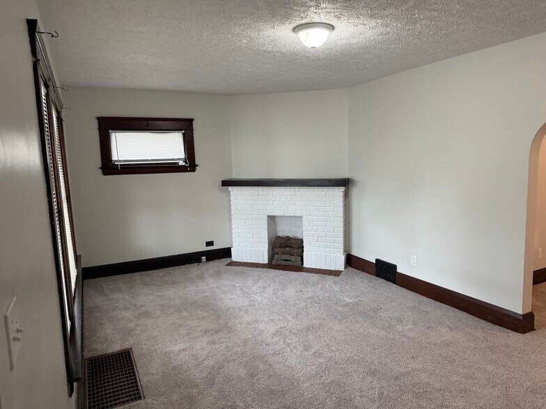 Building Photo - 11916 Browning Ave