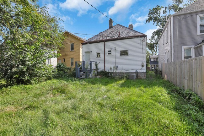 Building Photo - 157 S Eureka Ave