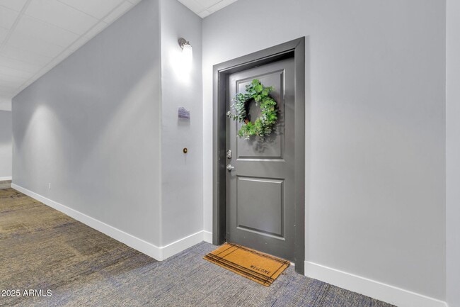 Building Photo - 945 E Playa Del Norte Dr