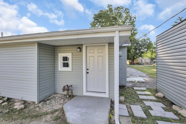 Building Photo - 561 Erickson Ave