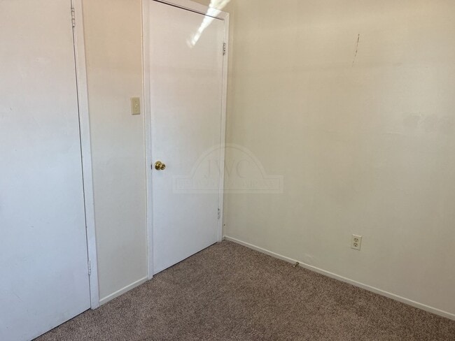 Building Photo - 1404 Bundrant Dr