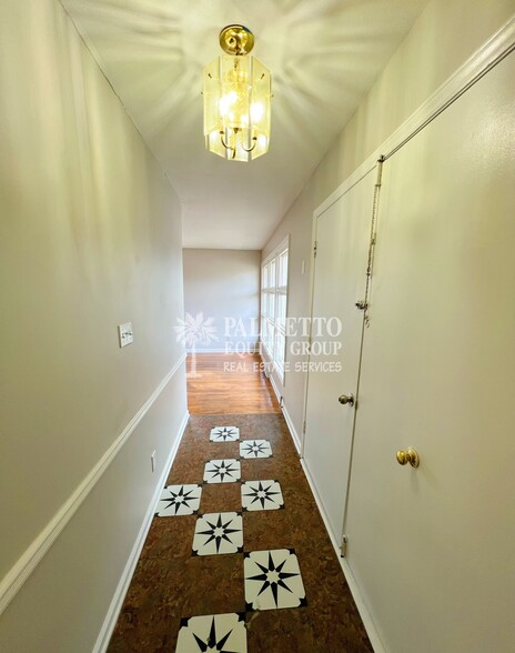 Building Photo - 2601 Dulaire Rd