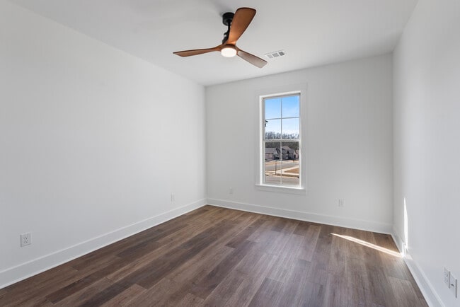 Building Photo - 19 Denali Dr