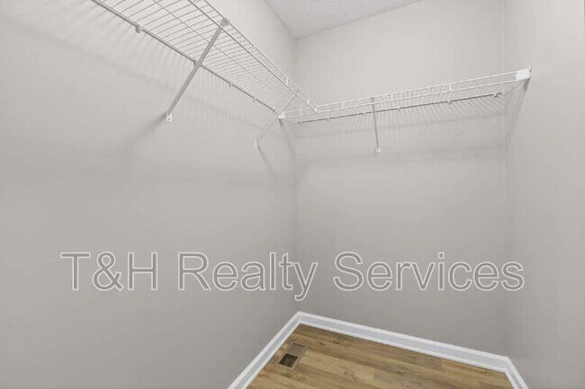 Building Photo - 156 Haugh St