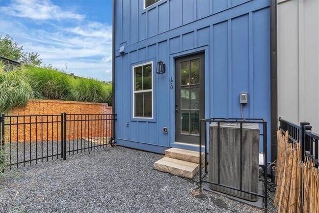 Building Photo - 170 Color Cir