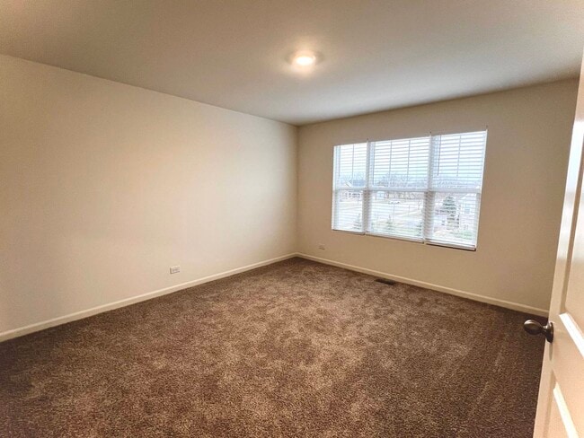 Building Photo - 217 Goldenrod Dr