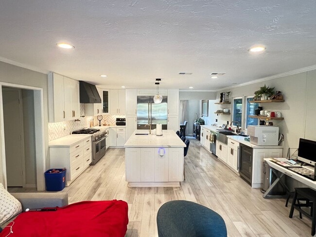 Building Photo - Beautifully Upgraded 5 Bed 4 Bath Orange Pool Home