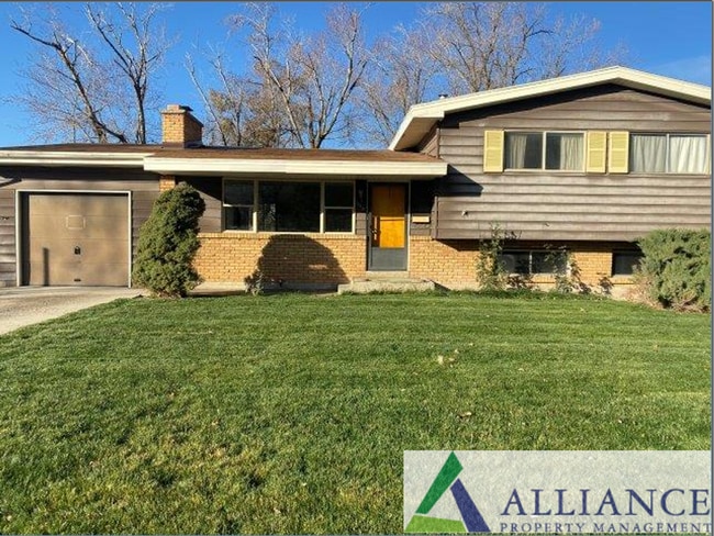 Primary Photo - 4 Weeks Free Living! Cozy 3 Bed Home with ...