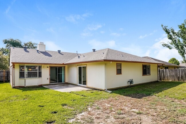 Building Photo - 12011 Pecan Meadow Dr