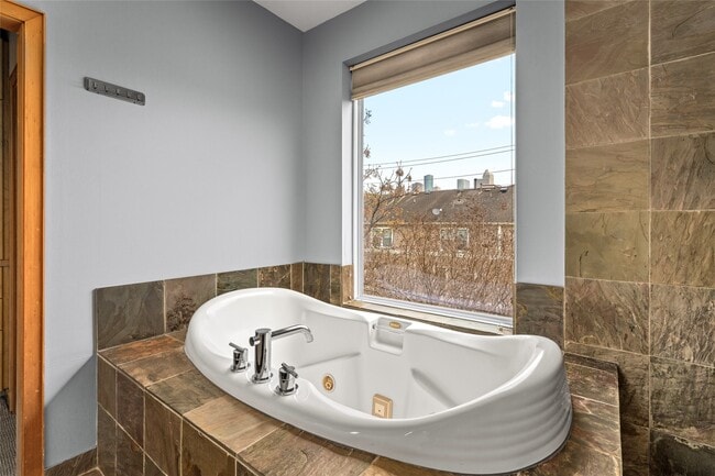 Building Photo - 224 Willard St