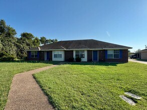 Building Photo - Duplex