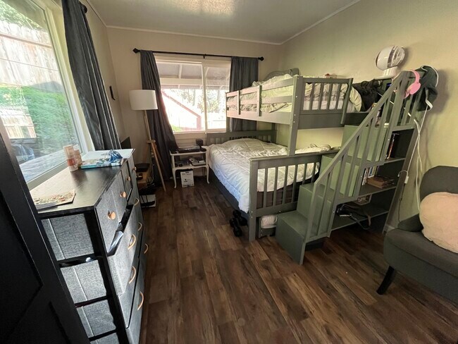 Building Photo - 564 E Jackson St