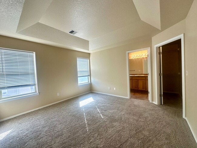 Building Photo - 3 Bed Minutes from Old Mill – Fenced Yard,...