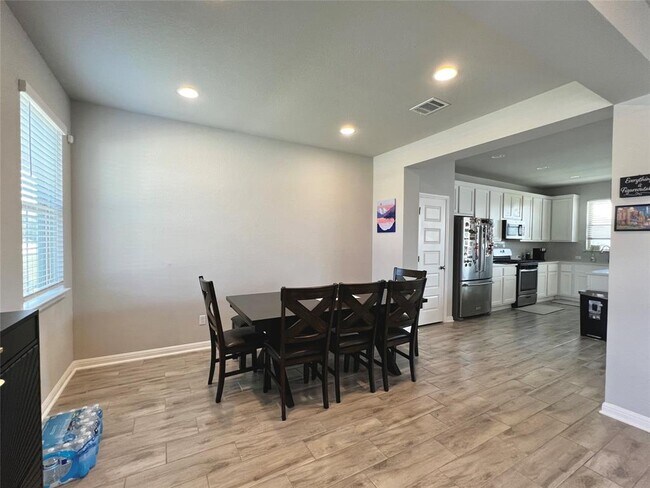 Building Photo - 2904 Sage Ranch Dr
