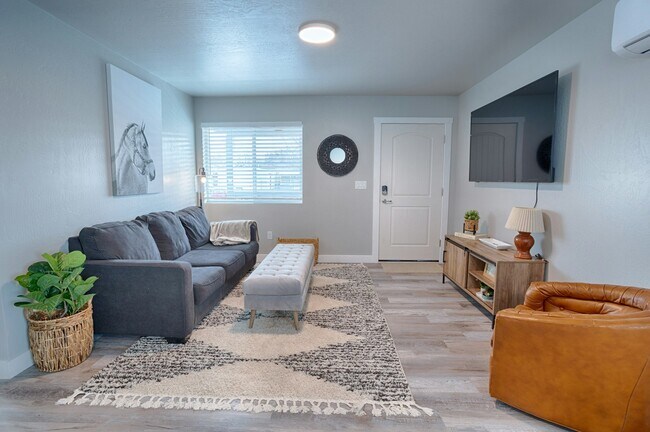 Building Photo - 1110 West Woodland Lake Road, Unit B