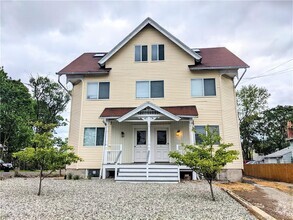 Building Photo - 276 East Ave