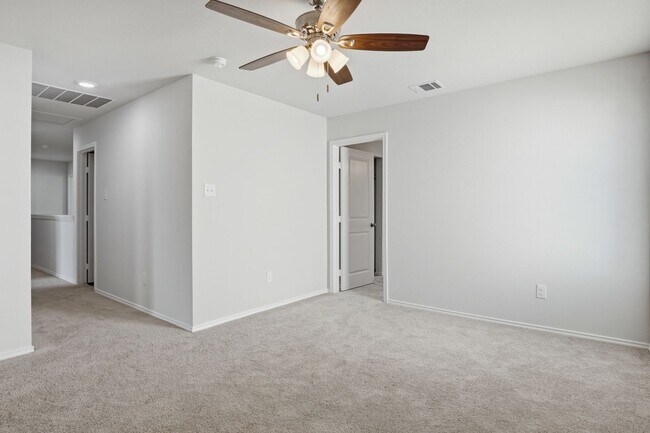 Building Photo - Contemporary in Cleburne!