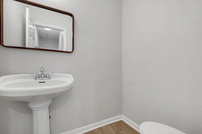 Building Photo - 848 Eagle View Dr