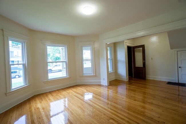Building Photo - 833 Sumner Ave