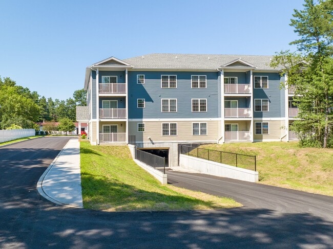 Building Photo - 1 bed, 1 bath independent senior living (55+ years of age) heat, hot water, & electricity include...