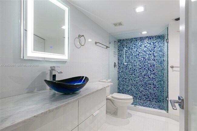 Building Photo - 3500 Mystic Pointe Dr
