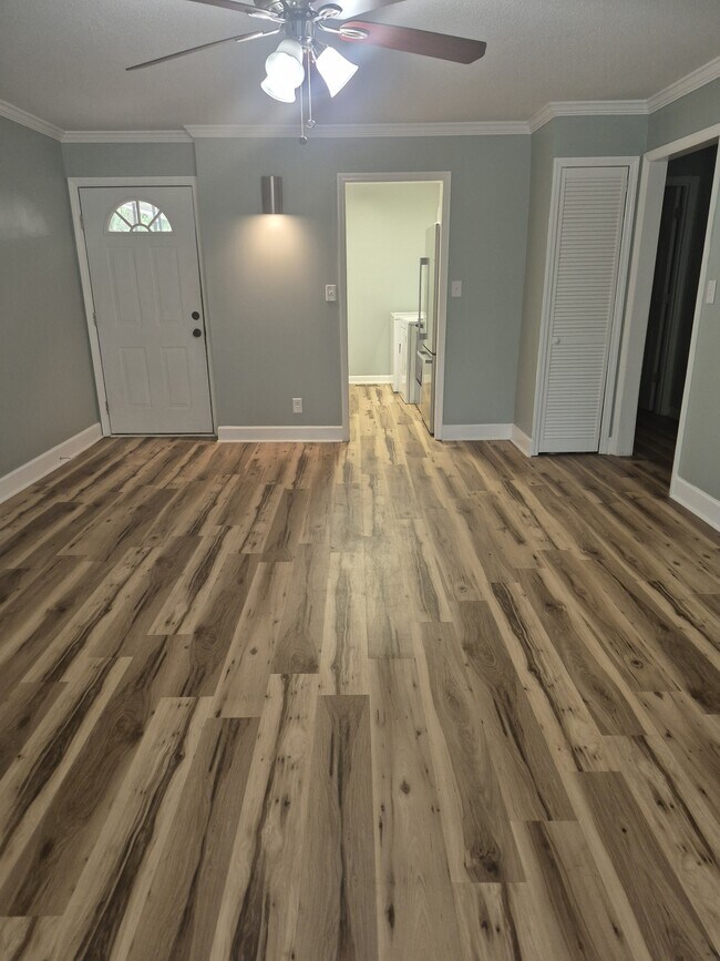 Building Photo - 1713 Azalea Dr