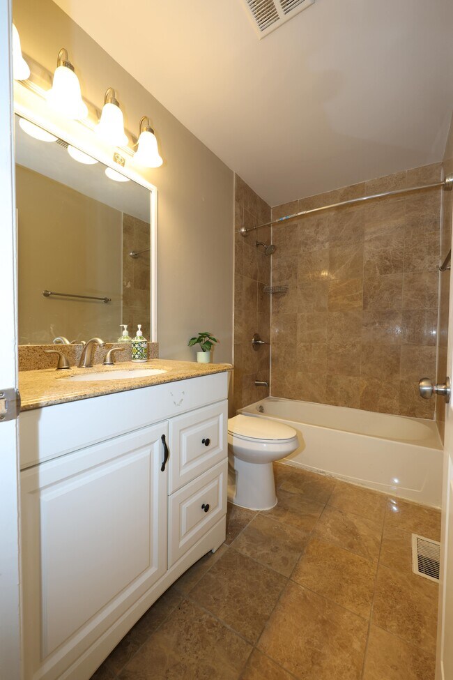 Building Photo - 503 E Valley Ln