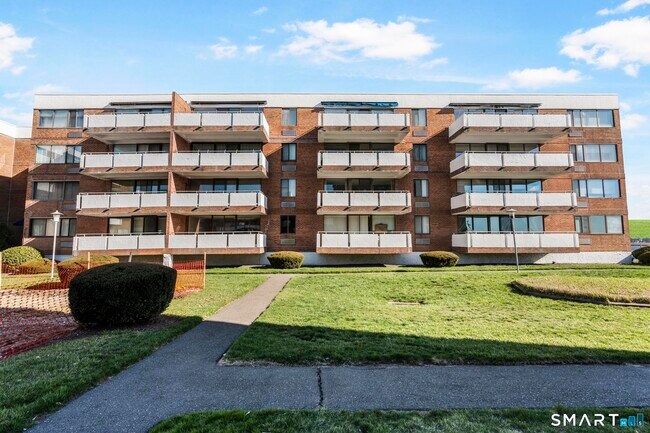 Building Photo - 1460 Elm St