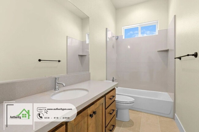 Building Photo - 2856 River Dr