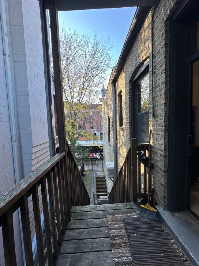 Building Photo - 3759 N Damen Ave