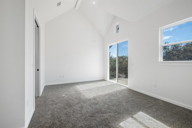 Building Photo - 255 Lourdes Ct