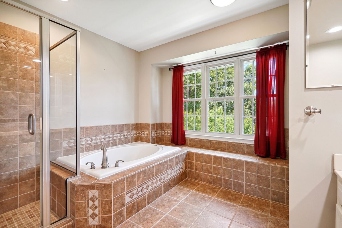 Building Photo - 5406 Lomax Way