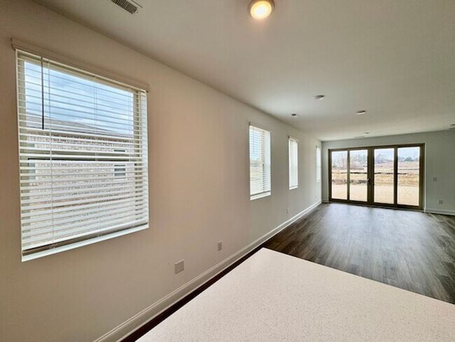 Building Photo - MOVE IN SPECIAL-3 bedroom with study/flex/office/keeping room