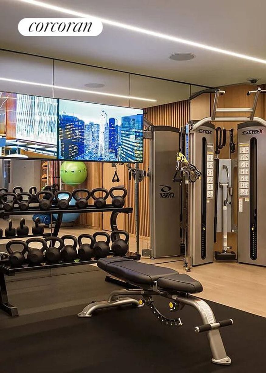 Building Photo - 100 E 53rd St