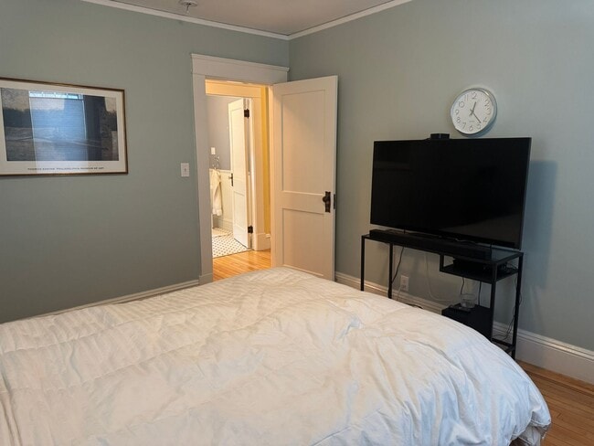 Building Photo - 3 bedroom, 2.5 bath home walking distance to Dartmouth College