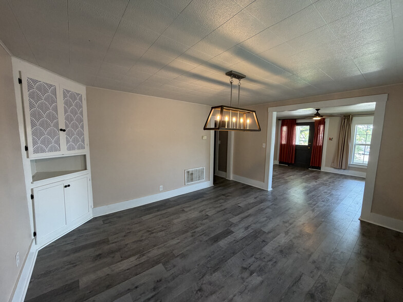 dining room - 210 S Jefferson St